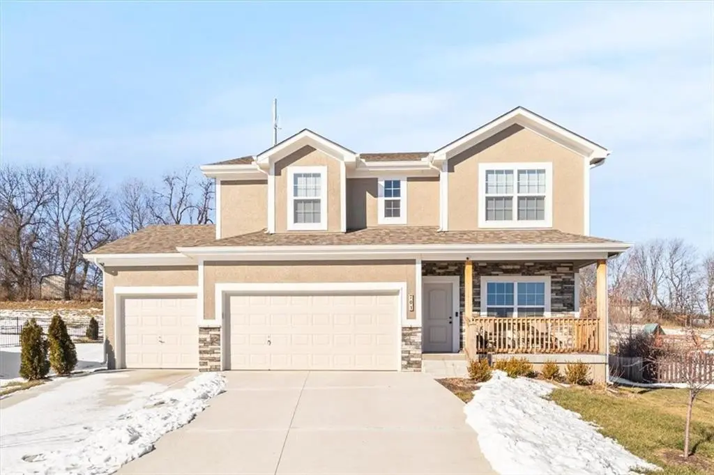 701 SE Bluebird CT, Blue Springs, MO 64014