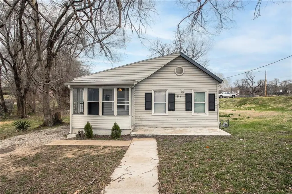 904 Lafayette AVE, Kansas City, KS 66101