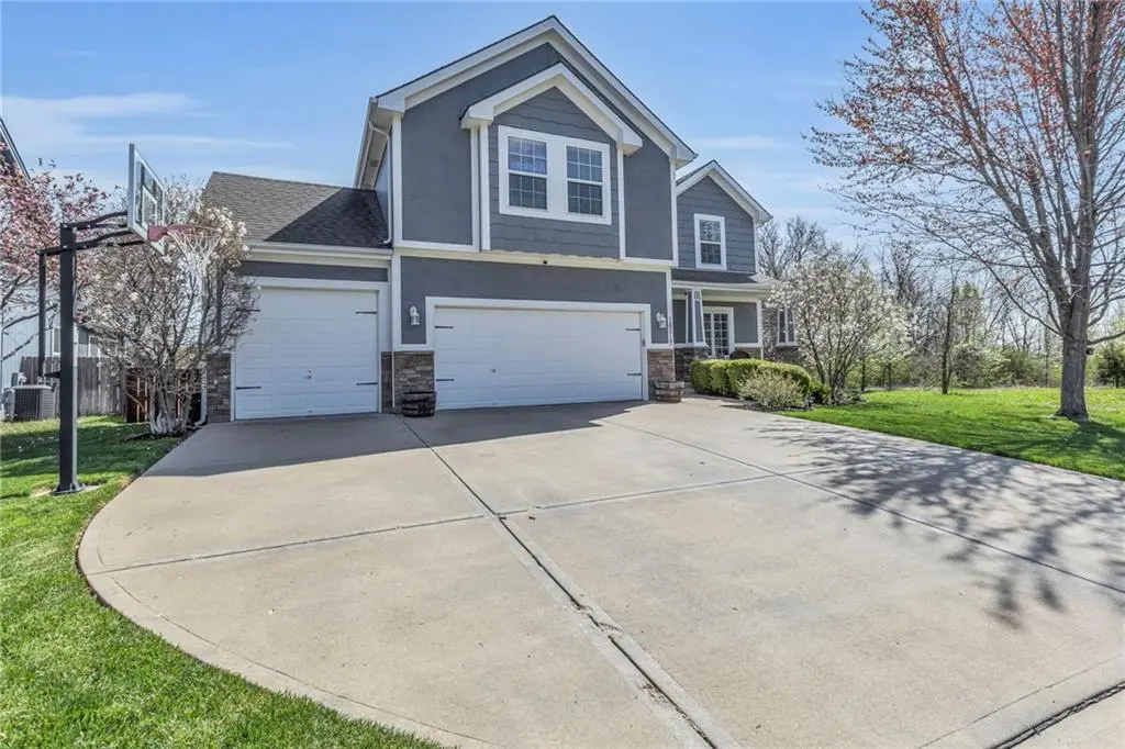 18517 Butternut ST, Gardner, KS 66030