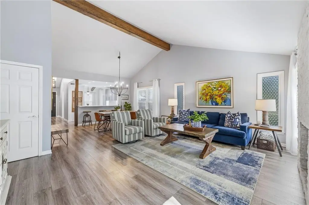 12843 Cambridge RD, Leawood, KS 66209