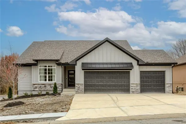 1901 Ridge Tree DR, Pleasant Hill, MO 64080