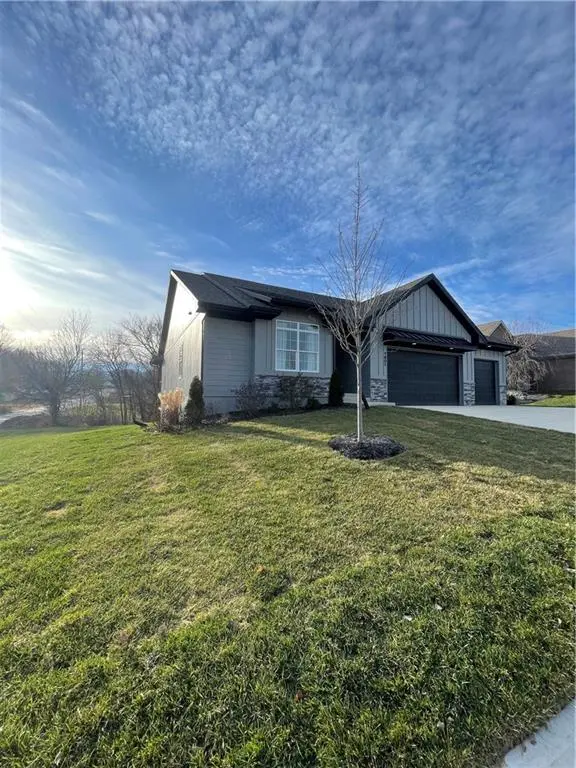 1901 Ridge Tree DR, Pleasant Hill, MO 64080