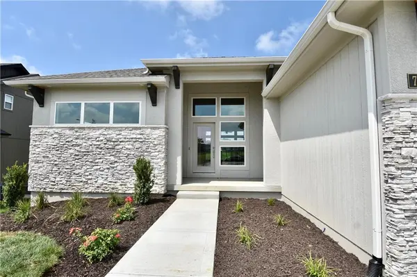 7616 N Sycamore AVE, Kansas City, MO 64158