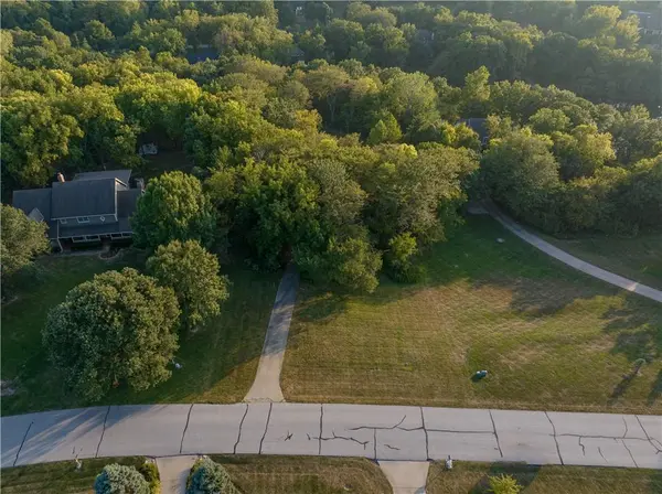 14209 NW 74th ST, Parkville, MO 64152
