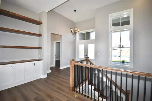 8001 NE 76th TER, Kansas City, MO 64157