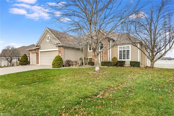 2804 SW 10th ST, Blue Springs, MO 64015