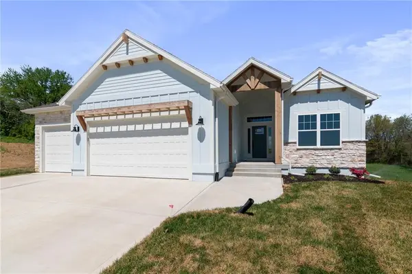 500 E Seventh ST, Smithville, MO 64089