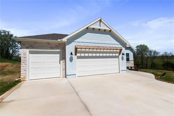 500 E Seventh ST, Smithville, MO 64089