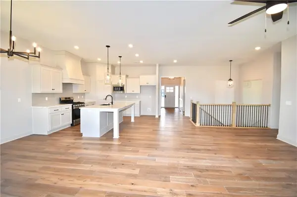 7622 N Tullis AVE, Kansas City, MO 64158