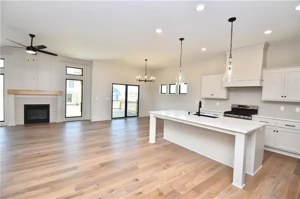 7622 N Tullis AVE, Kansas City, MO 64158