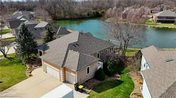 913 Oakmont DR, Lansing, KS 66043