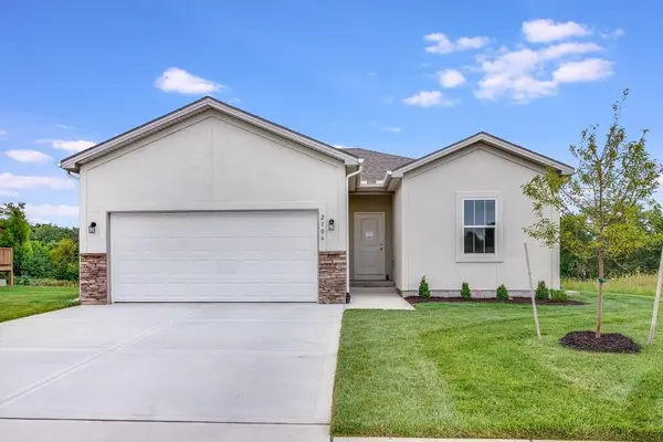 2106 Creek View LN, Raymore, MO 64083