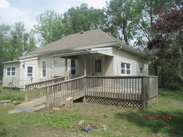 27293 Sinkhole RD, Hughesville, MO 65337