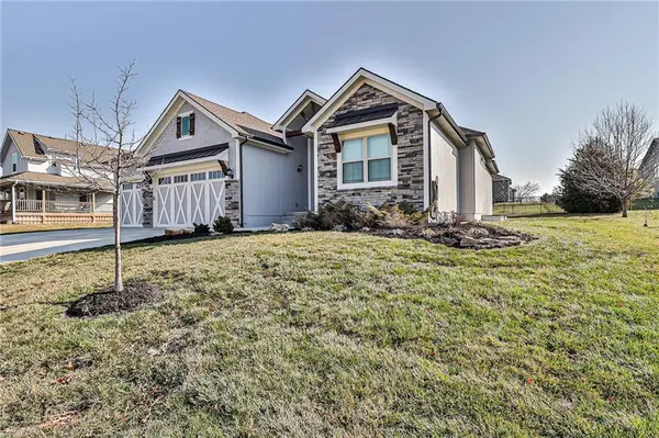 22613 Surrey LN, Peculiar, MO 64078