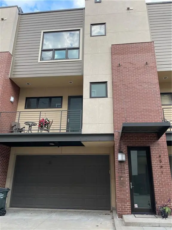 4561 Washington ST, Kansas City, MO 64111