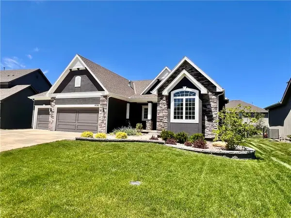 16582 S Legler ST, Olathe, KS 66062