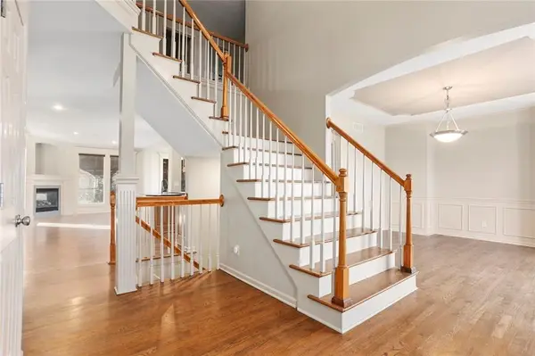 5608 NE HOLIDAY DR, Lee's Summit, MO 64064
