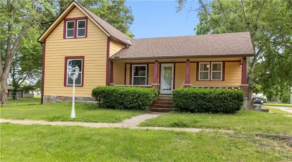 302 Pearl ST,  East Lynne,  MO 64743