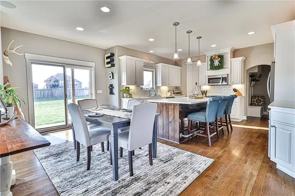 1582 Woodland RD, Greenwood, MO 64034