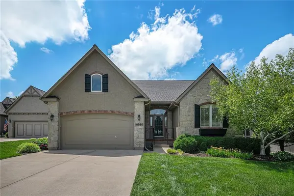 10990 S Cottage LN, Olathe, KS 66061