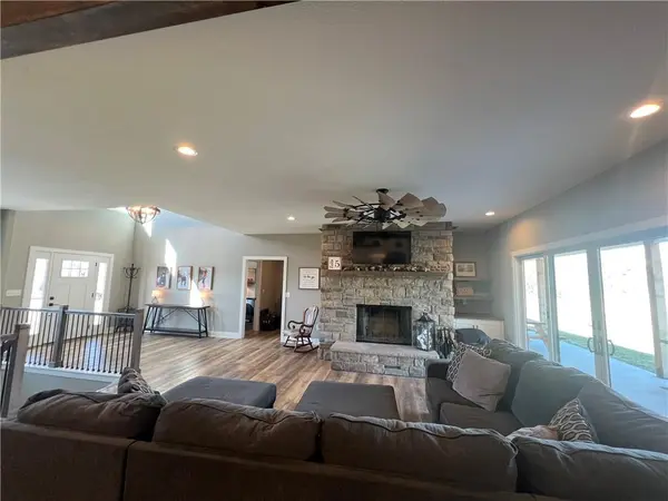 21925 Dye Store RD, Weston, MO 64098