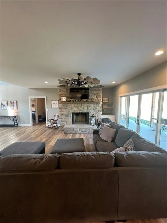21925 Dye Store RD, Weston, MO 64098