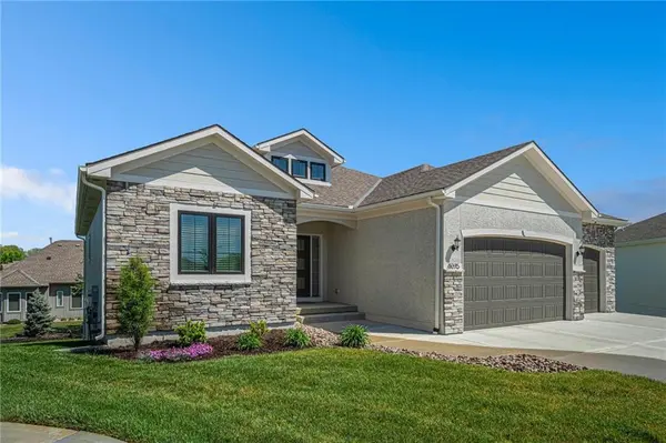 4075 NE Timberlake CT, Lee's Summit, MO 64064
