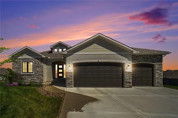 4075 NE Timberlake CT, Lee's Summit, MO 64064