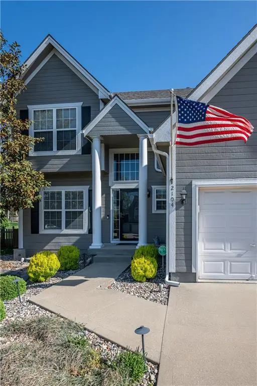 2104 SW Eyrie RD, Lee's Summit, MO 64082