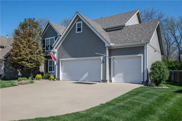 2104 SW Eyrie RD, Lee's Summit, MO 64082