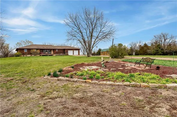 3420 Butler RD,  Grantville,  KS 66429