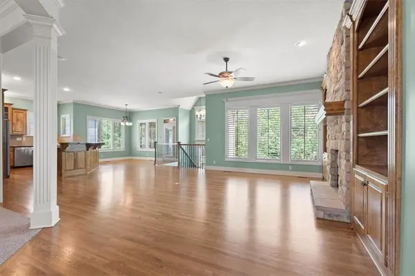 5418 W 141st TER, Leawood, KS 66224