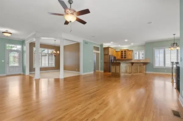 5418 W 141st TER, Leawood, KS 66224