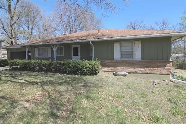 10925 Elmwood DR, Kansas City, MO 64137