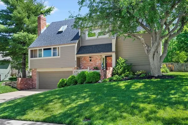 600 N Persimmon DR, Olathe, KS 66061