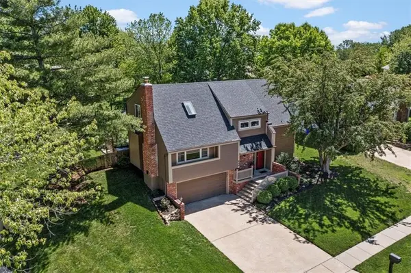 600 N Persimmon DR, Olathe, KS 66061