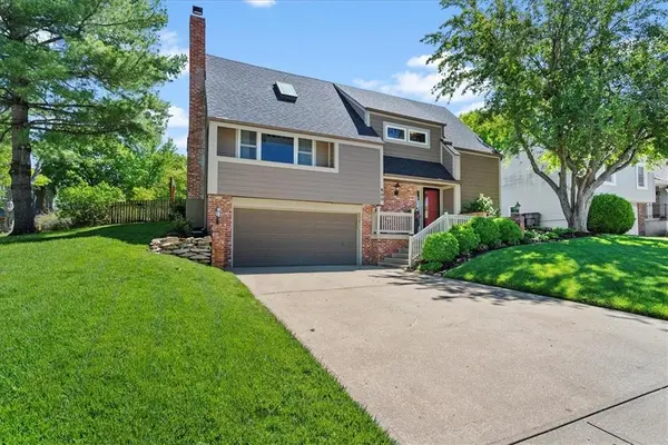 600 N Persimmon DR, Olathe, KS 66061