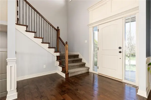 2711 SW 9th TER, Lee's Summit, MO 64081