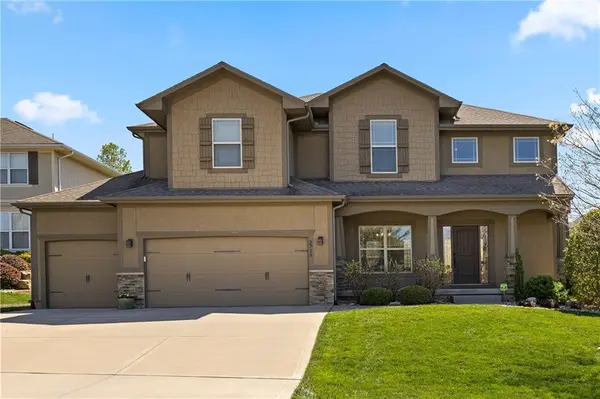 2711 SW 9th TER, Lee's Summit, MO 64081