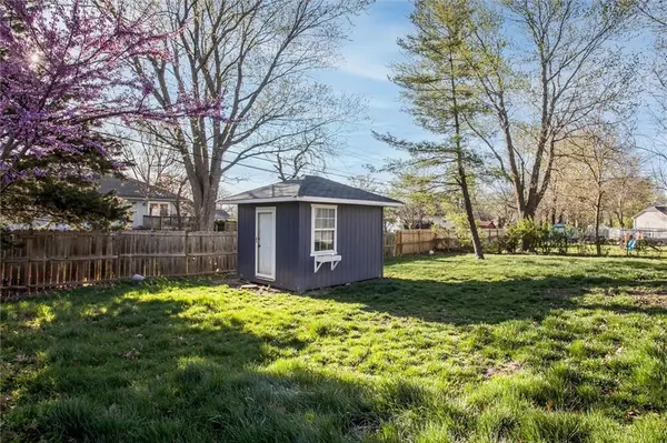 705 NE Independence AVE, Lee's Summit, MO 64086