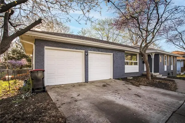 705 NE Independence AVE, Lee's Summit, MO 64086
