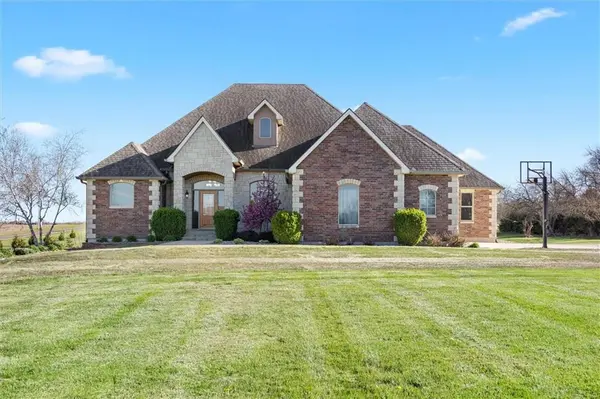 20703 Brandt RD, Tonganoxie, KS 66086