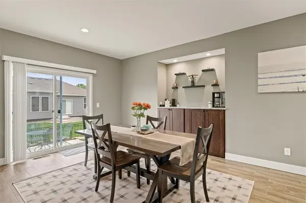 713 Redtop LN, Raymore, MO 64083