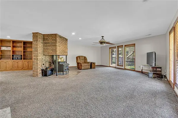 13715 Scottsdale PL, Smithville, MO 64089