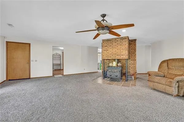 13715 Scottsdale PL, Smithville, MO 64089