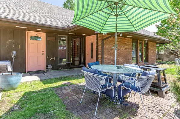 13715 Scottsdale PL, Smithville, MO 64089