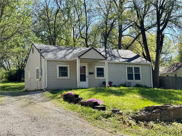 9405 E 67 TER, Raytown, MO 64133