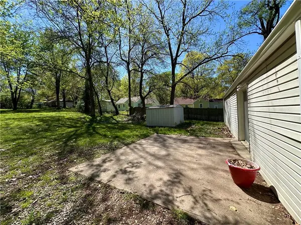 9405 E 67 TER, Raytown, MO 64133