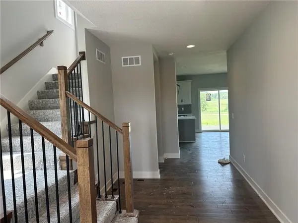 504 6th ST, Smithville, MO 64089