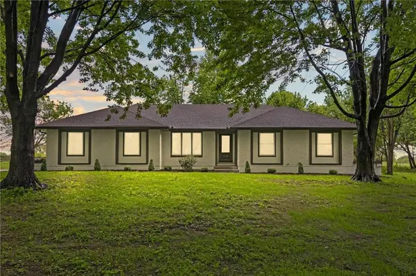 10813 Milton Thompson RD, Lee's Summit, MO 64086